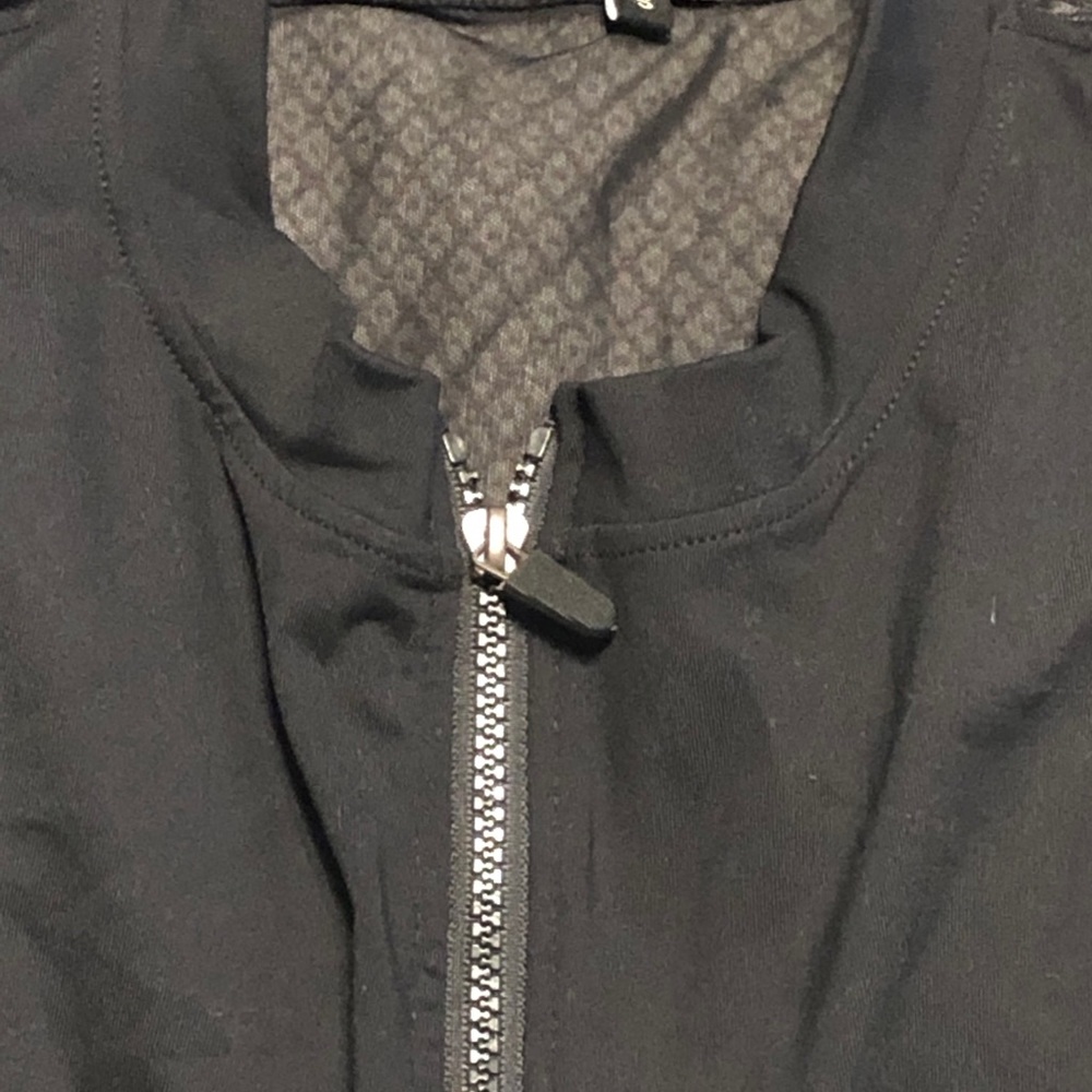 ๐ฏโโ๏ธ LADIES ZIP TOP ๐ฏโโ๏ธ - Picture 4 of 5